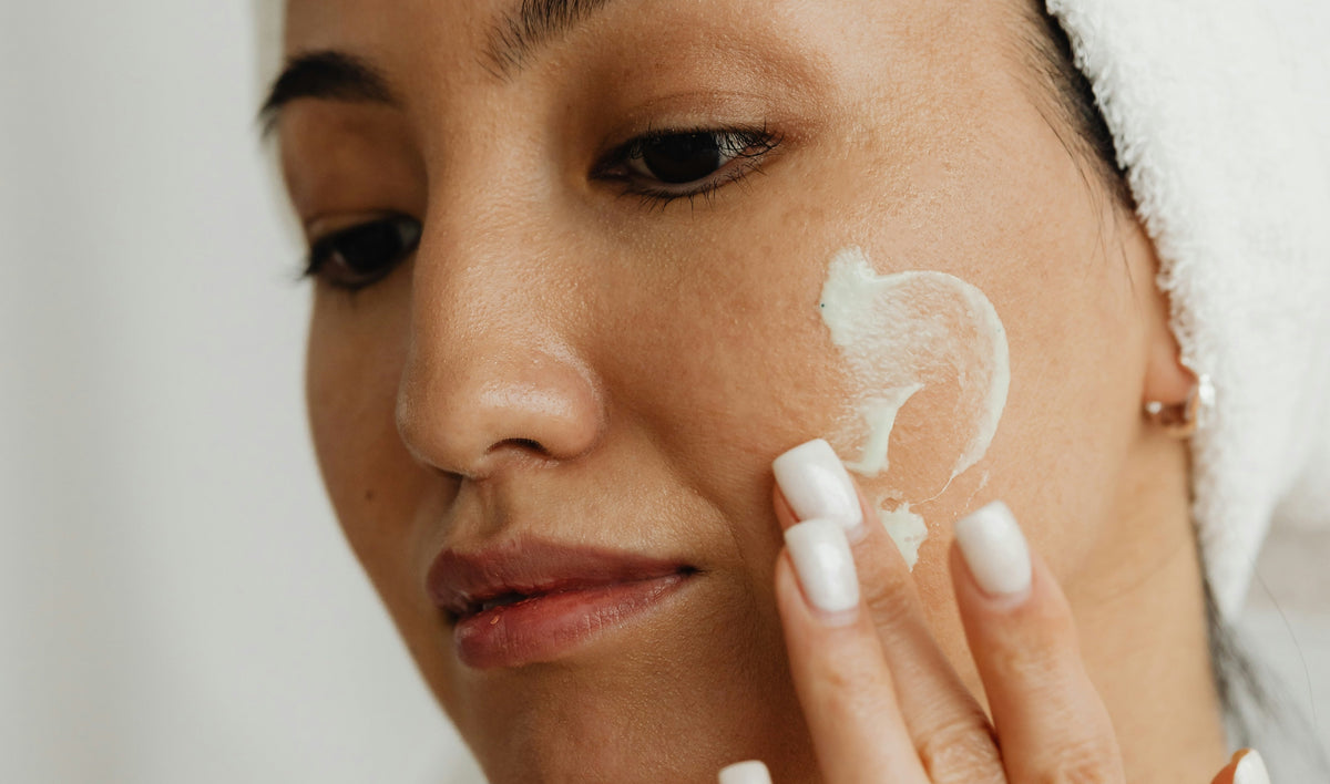 Is Natural Skincare Better? Understanding Natural vs Synthetic Skincare for Your Skin’s Equilibrium